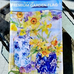 3/$7 BREEZEART Garden Flag